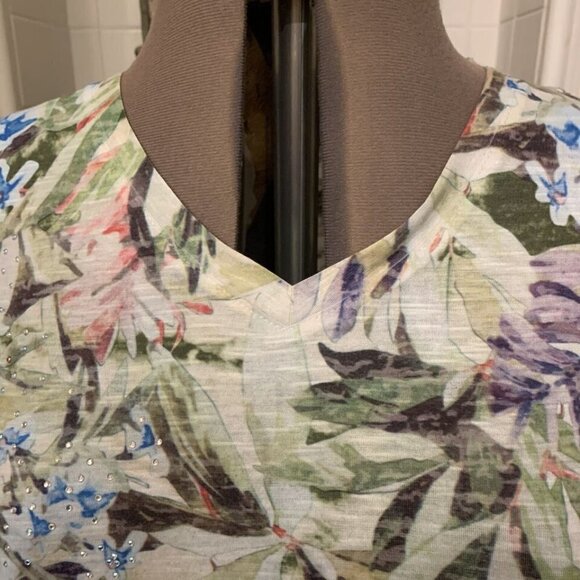 Time and Tru. Sz Large (12-14). Lightweight Embellished Asymmetrical Top. B94 - Picture 3 of 5